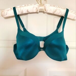 Victoria's Secret- Satin Dark Green Pushup Bra 🥰